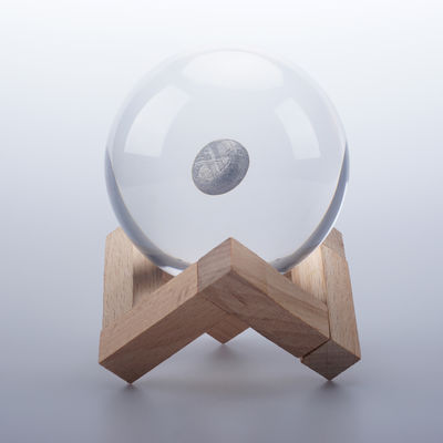 Harzhandwerk Meteorit Geschenk Weltraumkugel Geschenk 80mm klare Kristallkugel